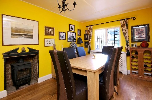 well-cottage-dining-room